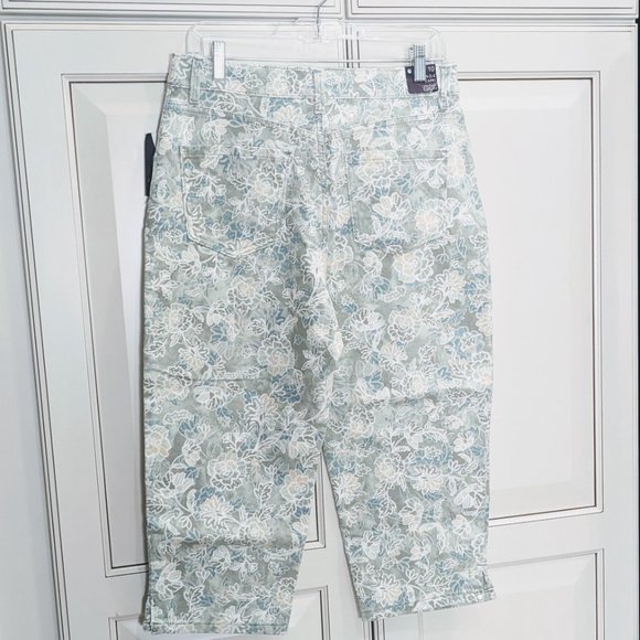 NWT Gloria Vanderbilt Floral Amanda Capri Jeans Size 10 - Picture 2 of 7